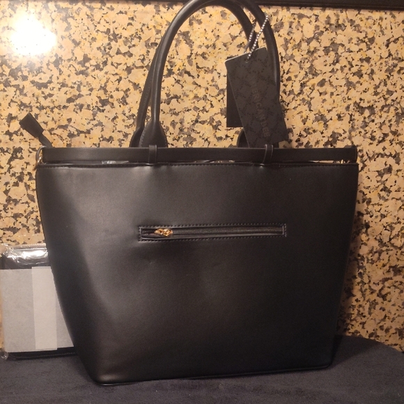 Chic Black Leather Tote Bag - Picture 2 of 3